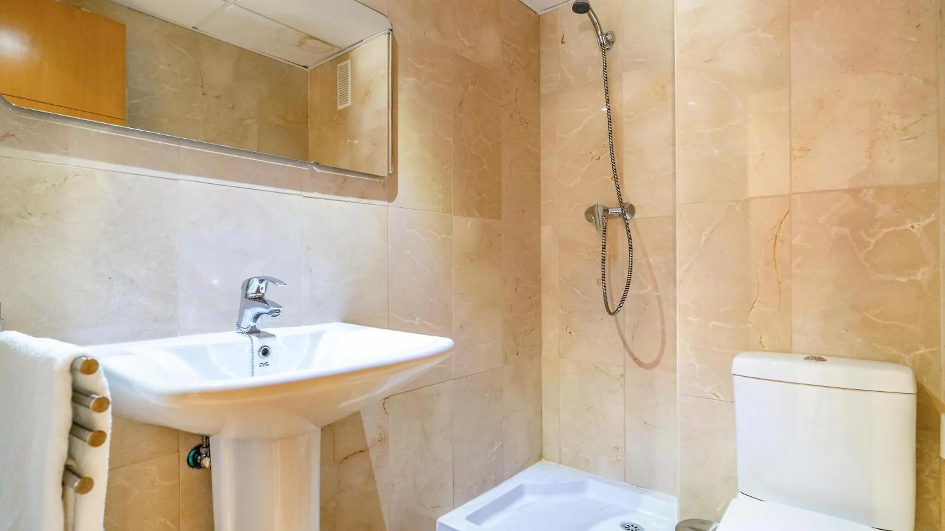 Nice Apartment In Benalmadena With Kitchen Spanje